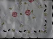 SPECIAL NICOLE CREAM AND ROSE EMBROIDED TABLE RUNNER STUNNING 40 cm X 90 cm NEW